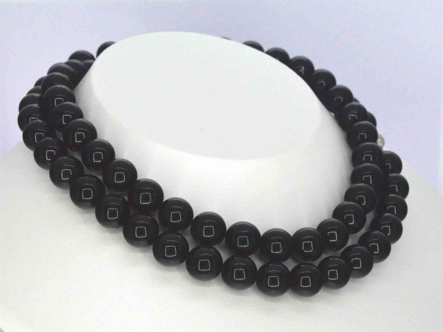 Halsketting met Onix edelsteen en een witgouden sluiting met diamant