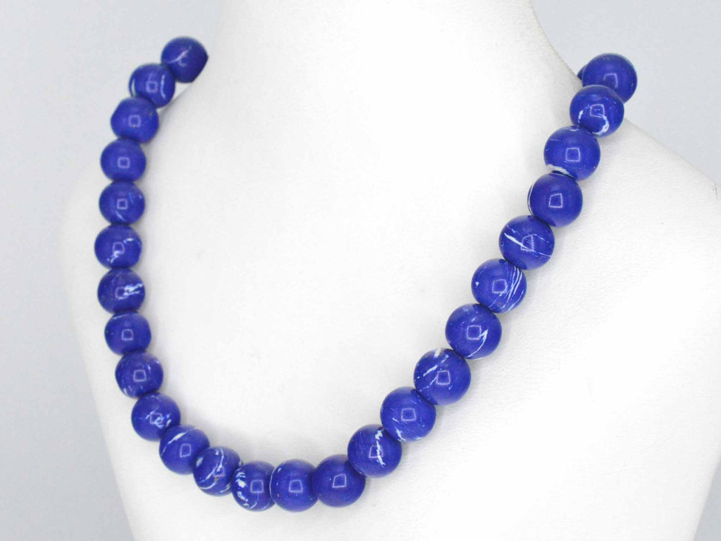 Ketting met lapis lazuli edelsteen en een diamanten sluiting