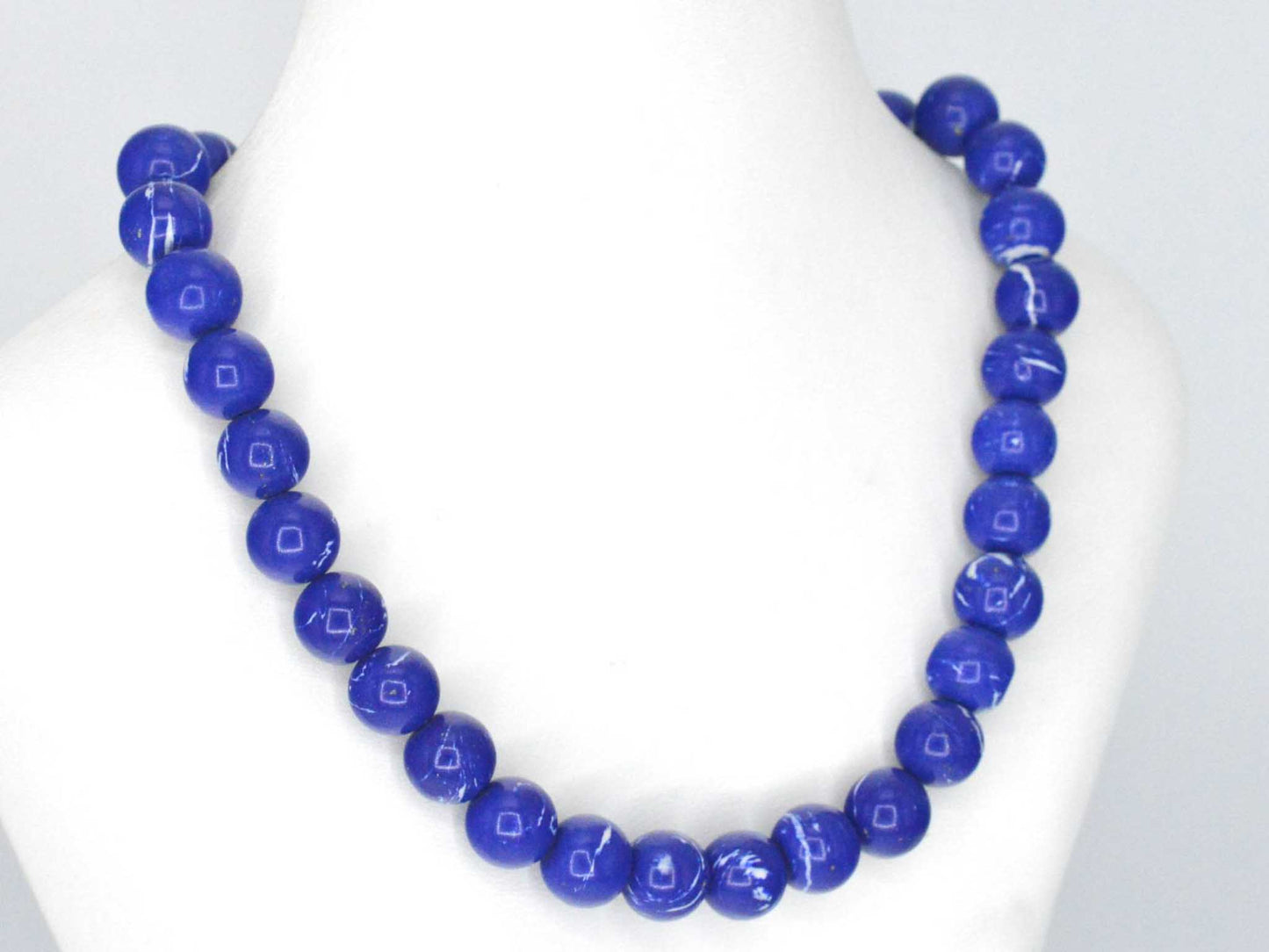 Ketting met lapis lazuli edelsteen en een diamanten sluiting