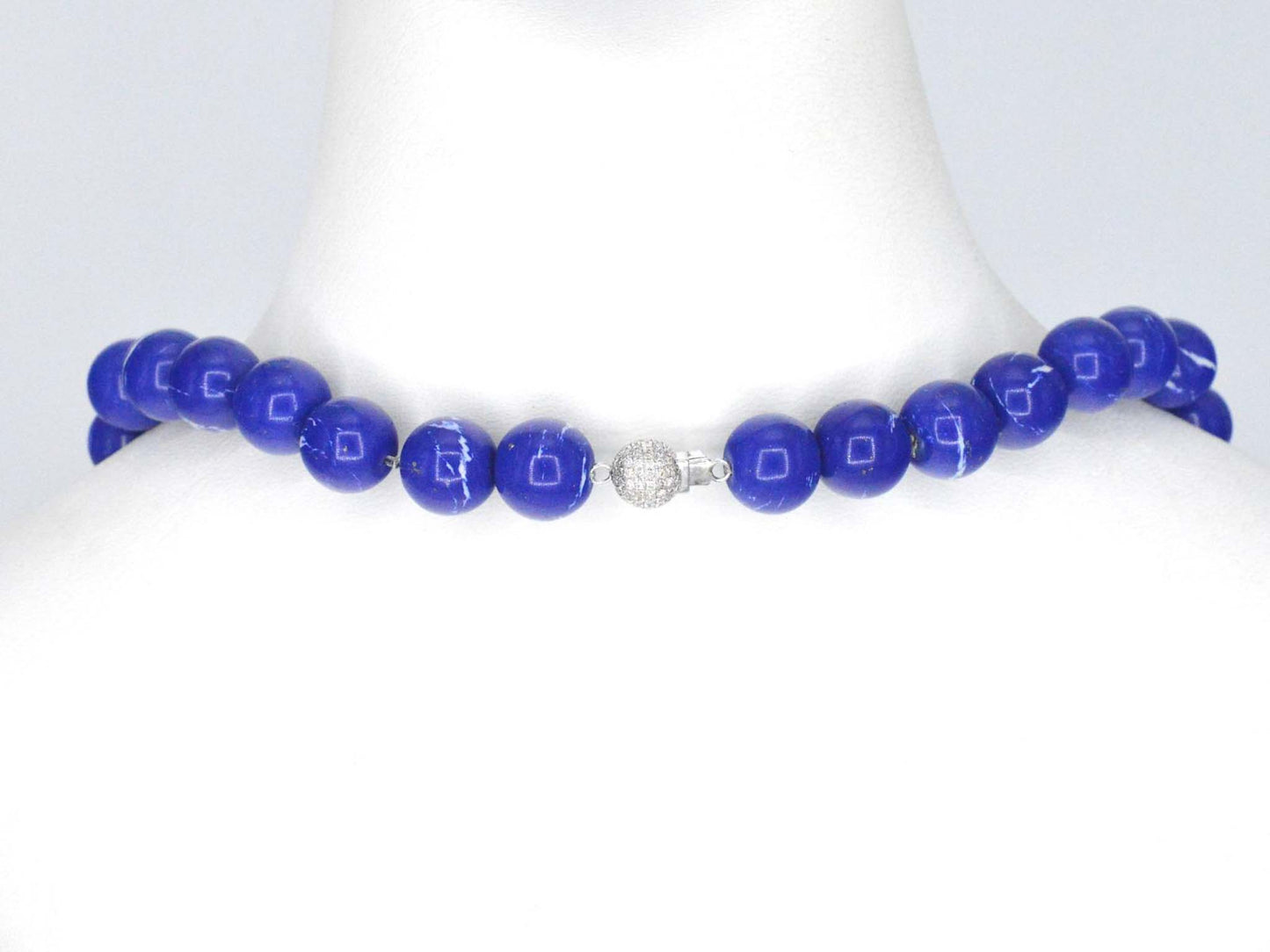 Ketting met lapis lazuli edelsteen en een diamanten sluiting