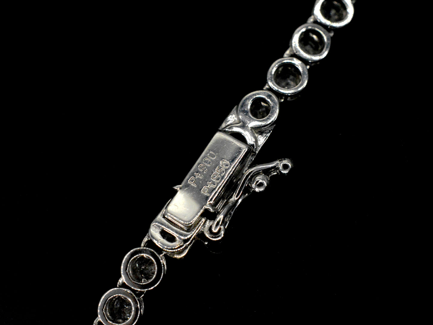 Platina tenniscollier met 126 natuurlijke diamanten van 3.00 carat