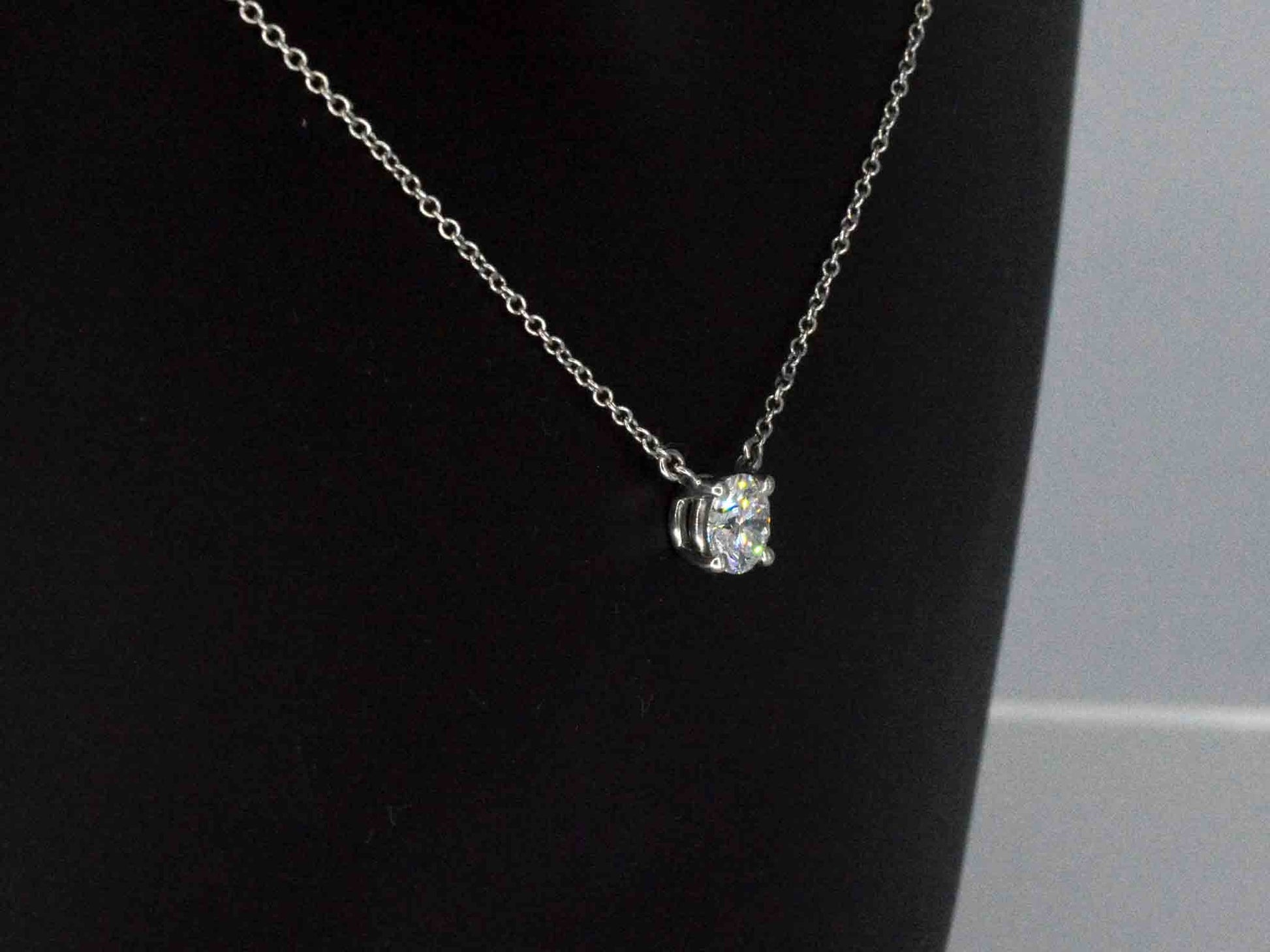 Tiffany & Co - Platina solitaire halscollier met een natuurlijke diamant 5194-2