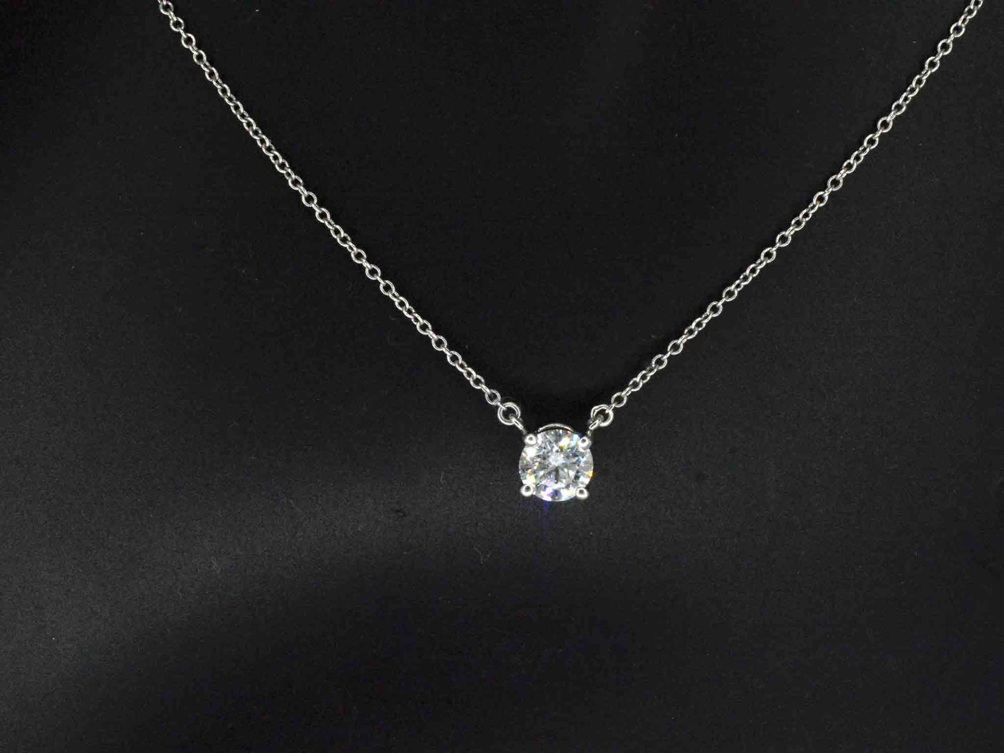 Tiffany & Co - Platina solitaire halscollier met een natuurlijke diamant 5194-3