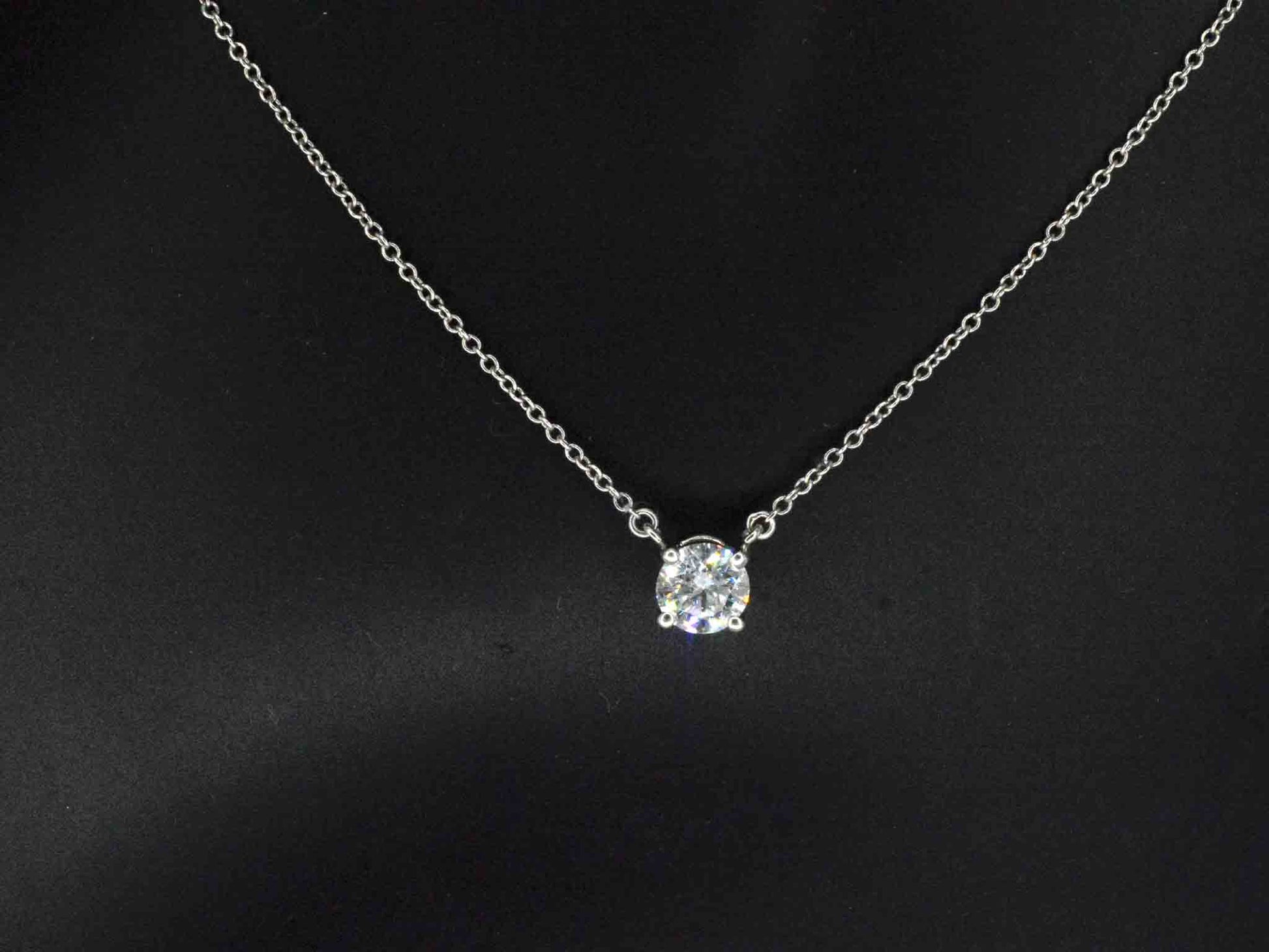 Tiffany & Co - Platina solitaire halscollier met een natuurlijke diamant 5194-3