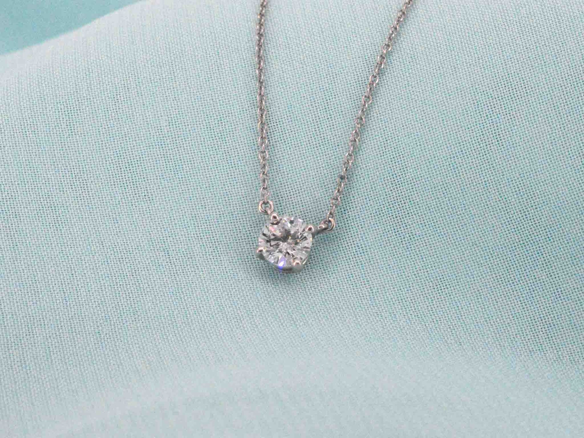 Tiffany & Co - Platina solitaire halscollier met een natuurlijke diamant 5194-5