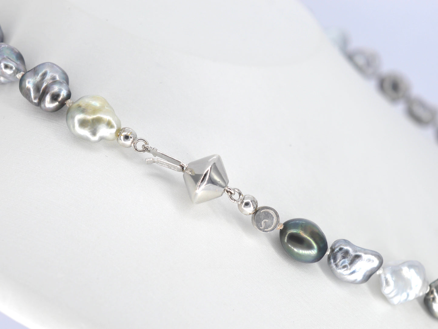 Schoeffel - Barok parel ketting met witgouden sluiting