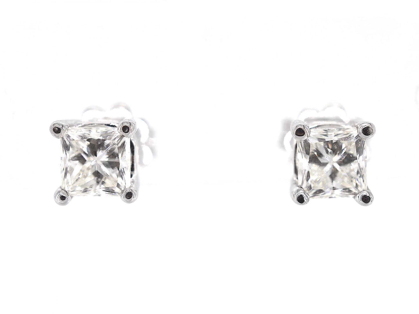 Witgouden oorbellen met princess geslepen diamanten 1.50 carat