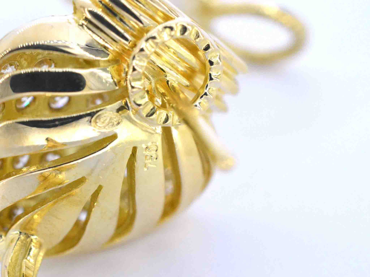 Gouden hart oorbellen met diamant