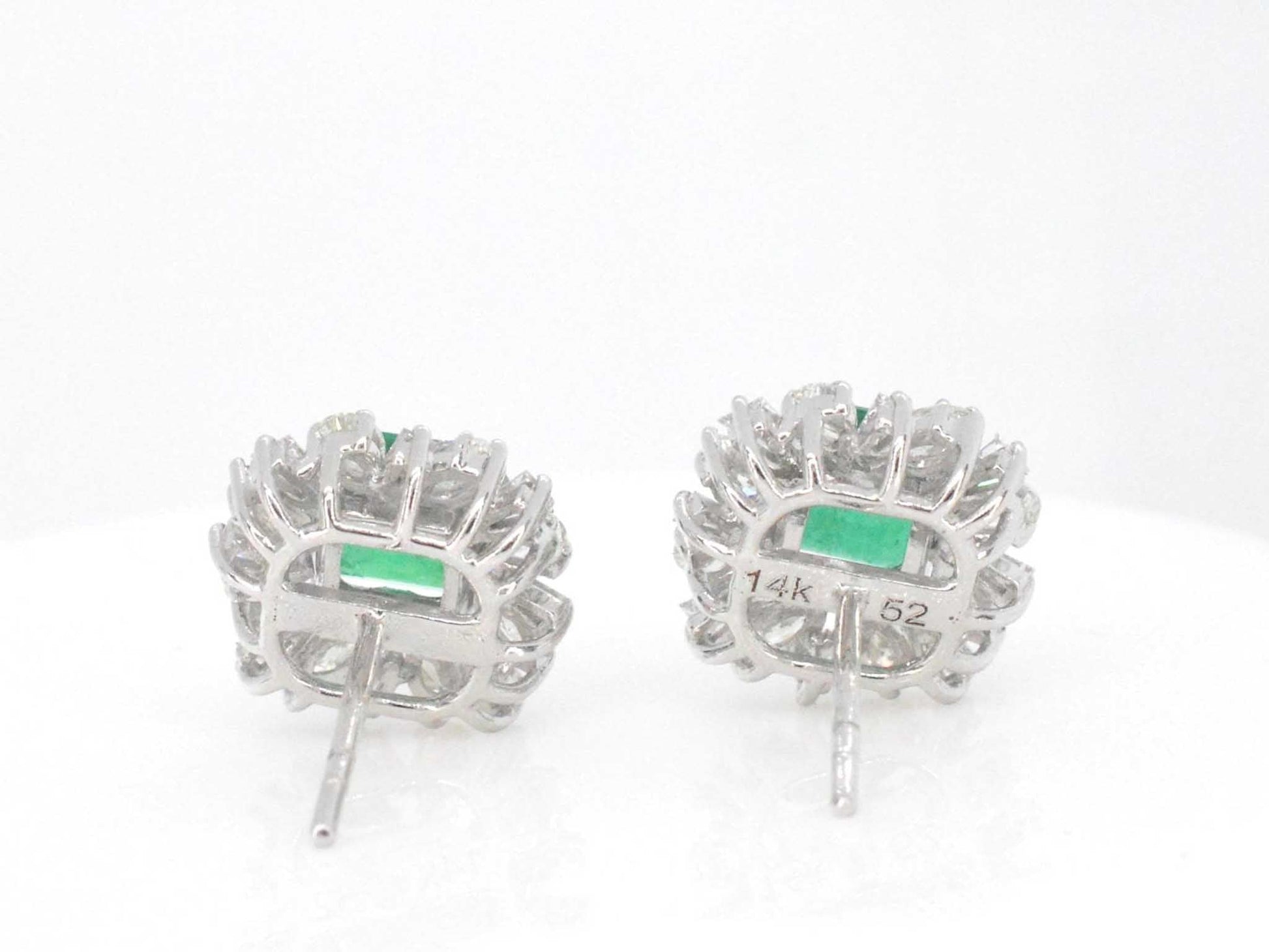 Witgouden oorbellen met diamanten en smaragden 6009-4