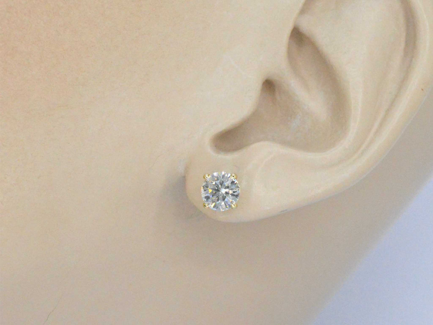 Gouden solitair oorbellen 1.60 carat