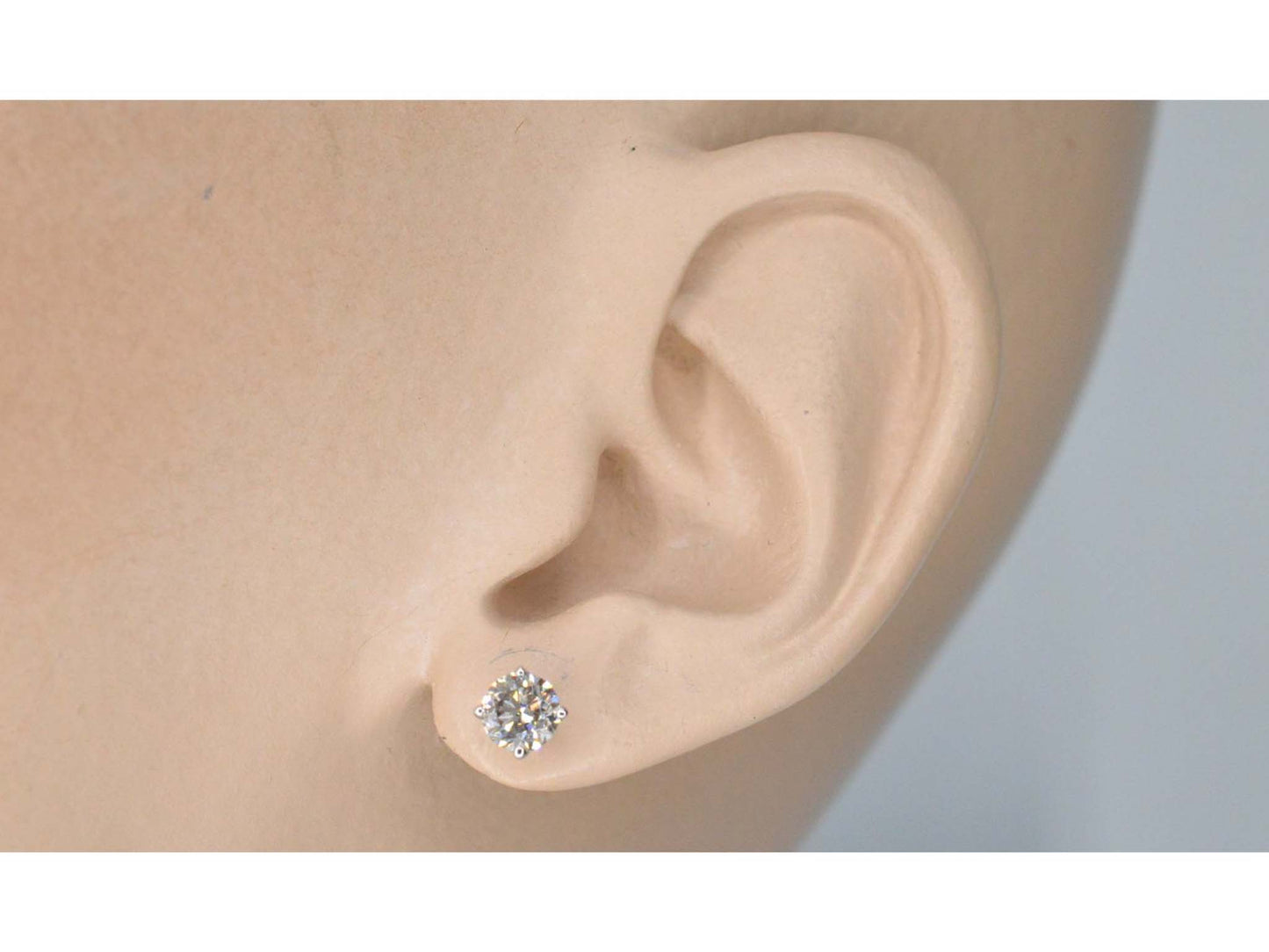 Witgouden diamanten oorbellen van 1.60 carat