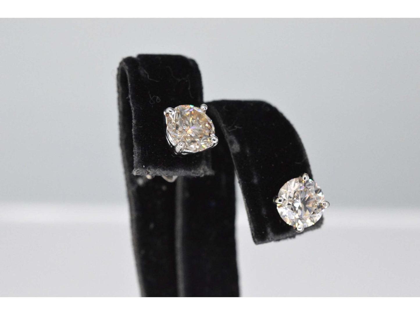 Witgouden diamanten oorbellen van 1.60 carat