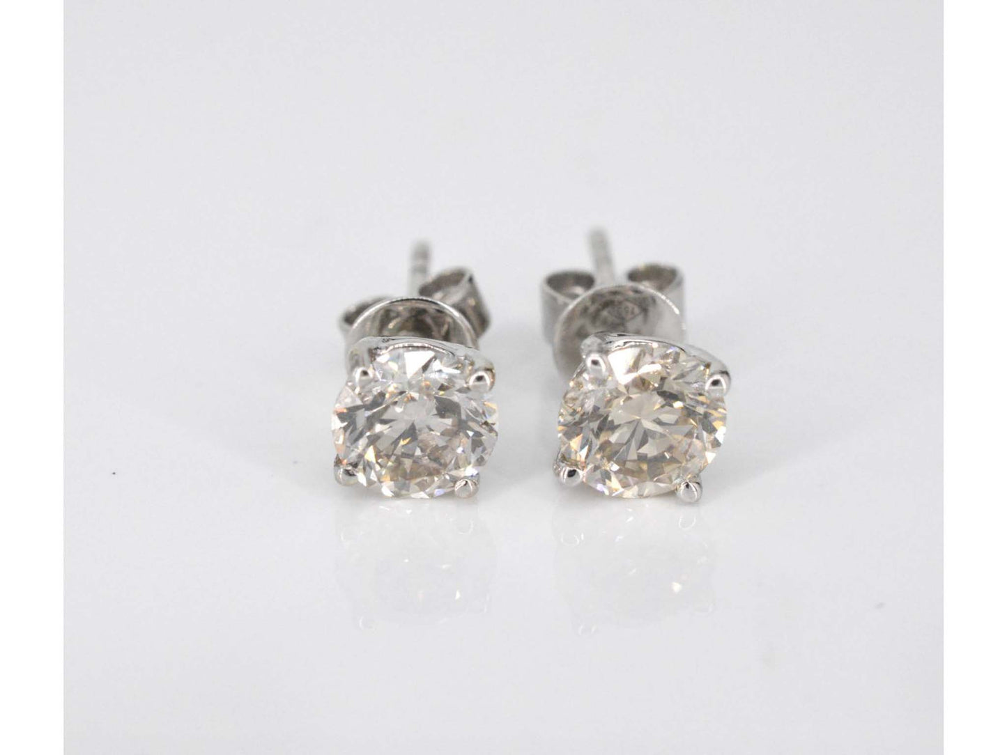Witgouden diamanten oorbellen van 1.60 carat