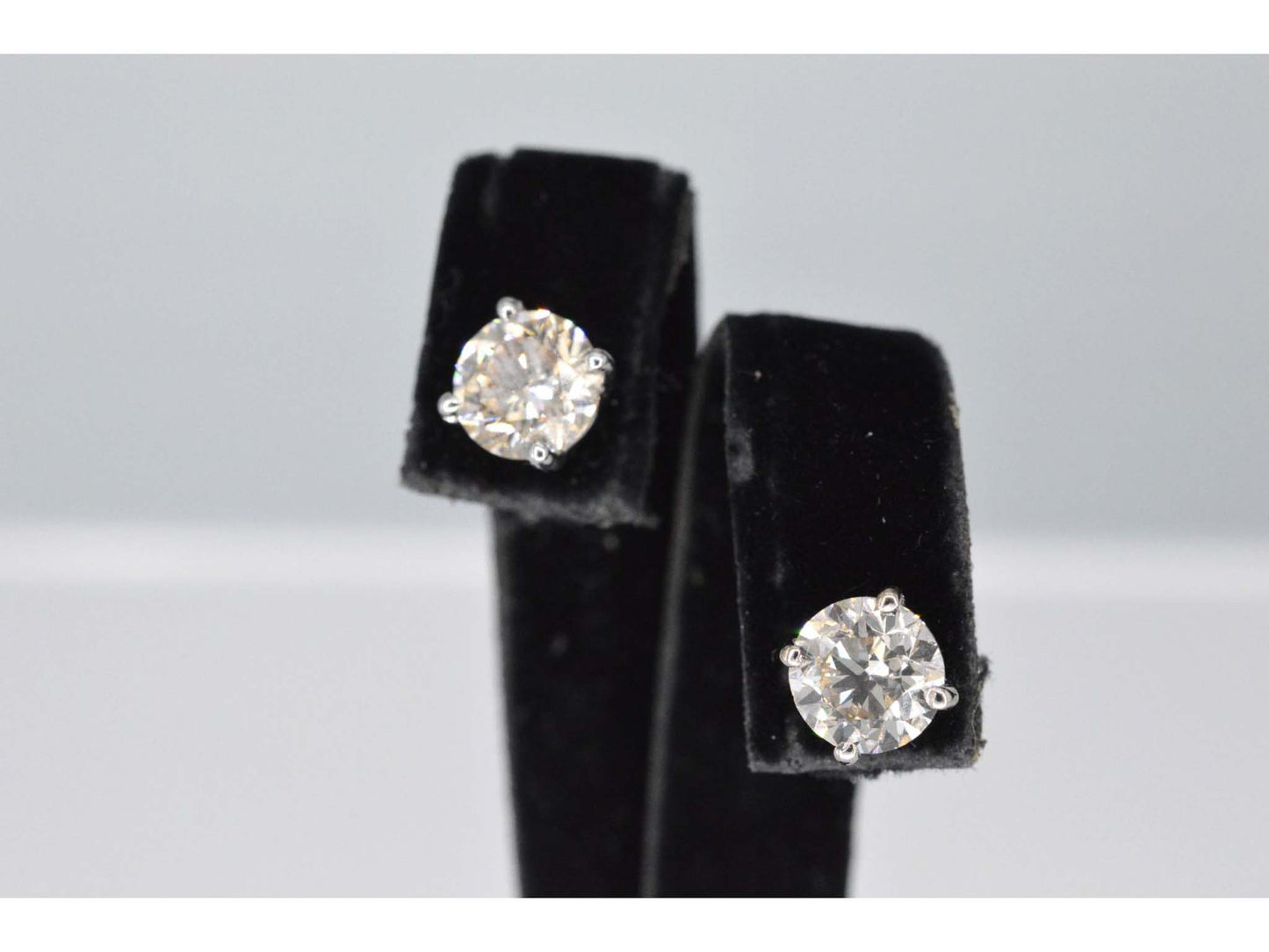 Witgouden diamanten oorbellen van 1.60 carat