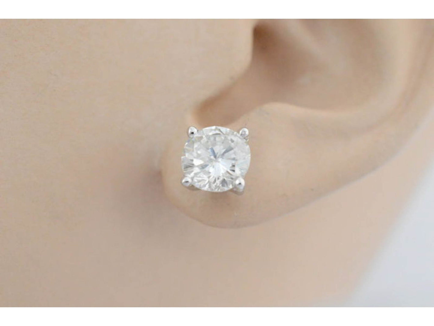 Witgouden oorbellen met twee solitaire diamanten van 2.00 carat totaal