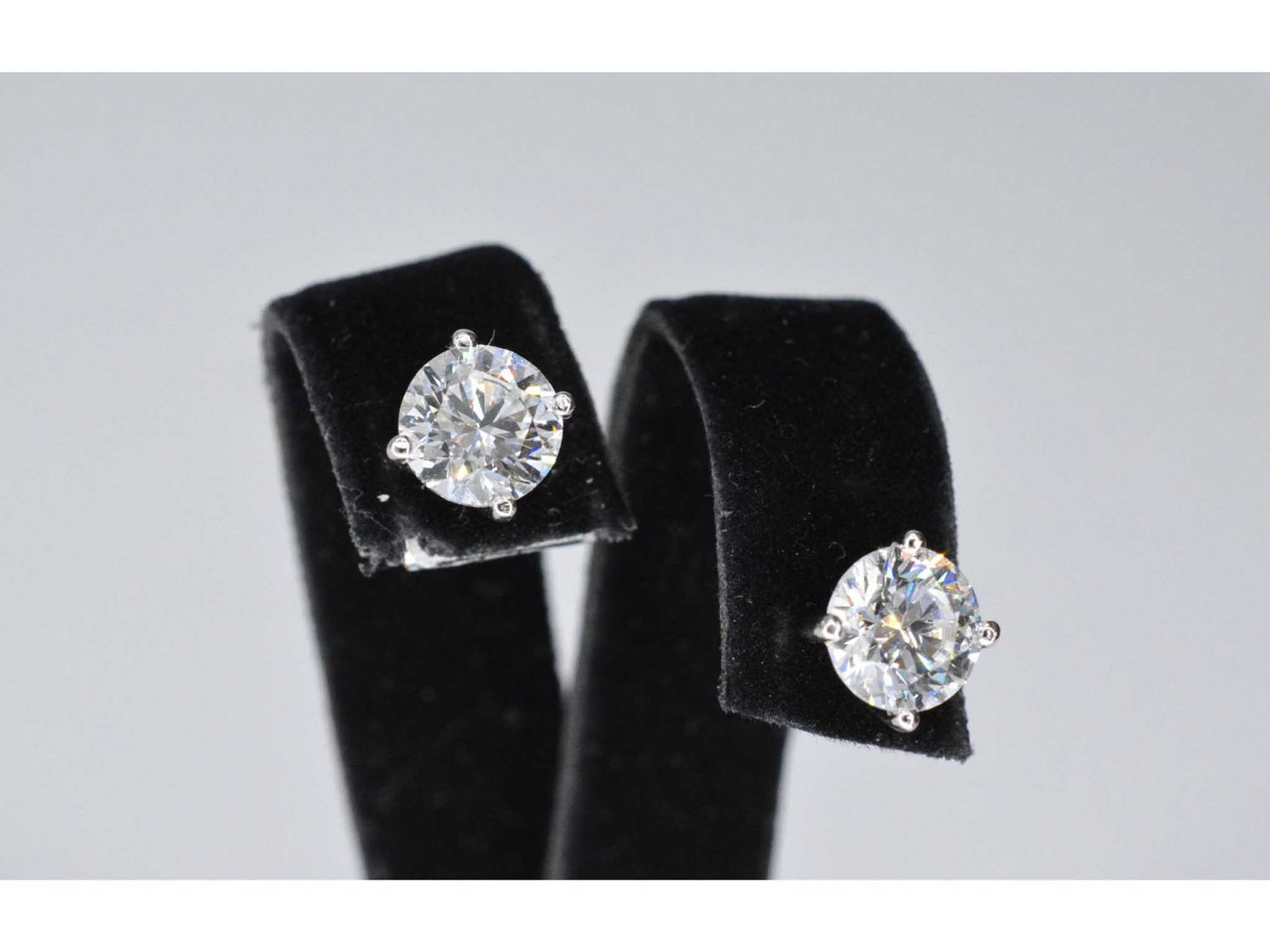 Schitterende diamanten oorbellen van 2.00 carat met GIA Certificaat