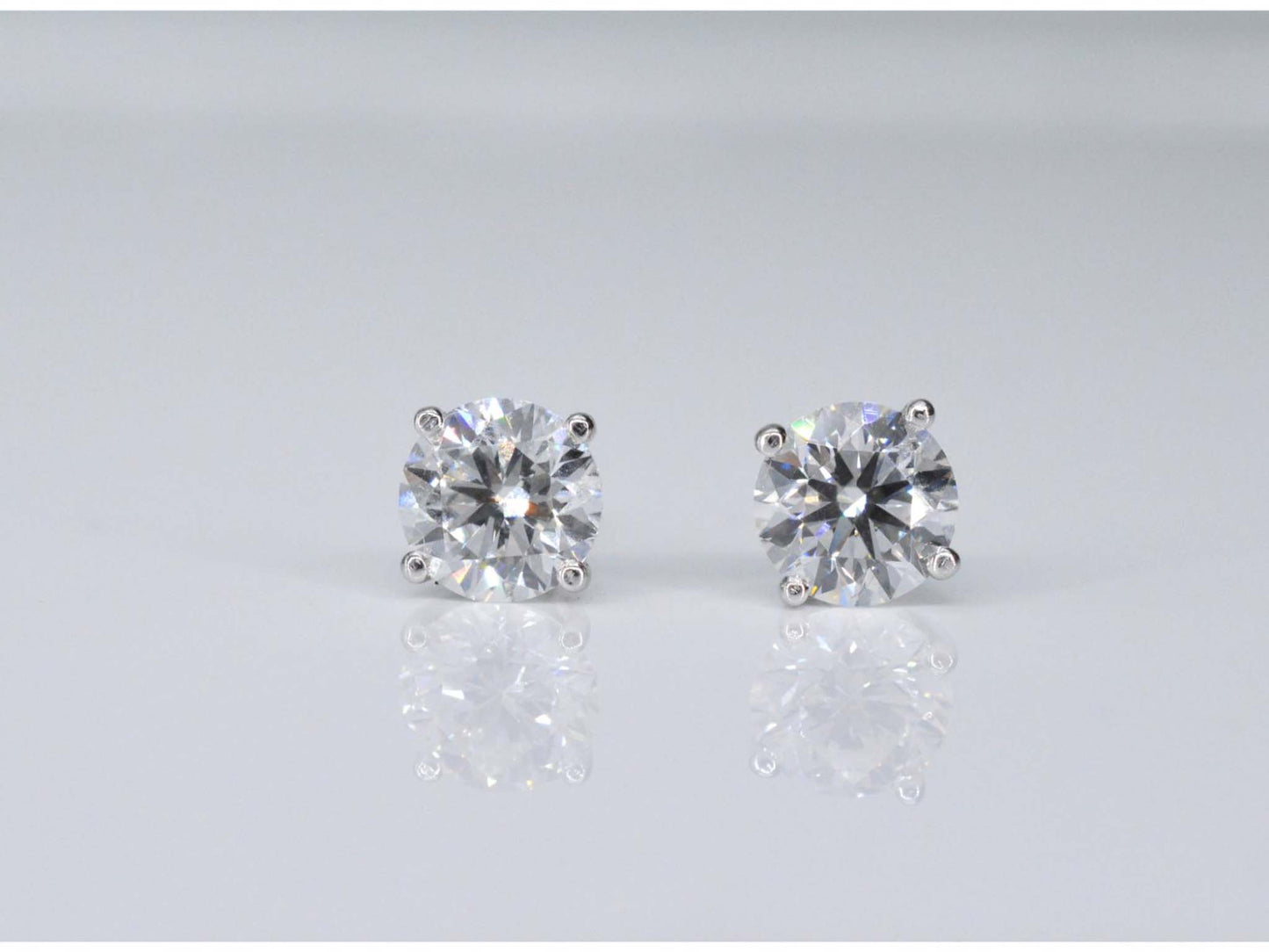 Schitterende diamanten oorbellen van 2.00 carat met GIA Certificaat