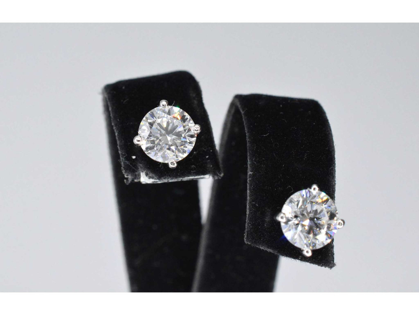 Schitterende diamanten oorbellen van 2.00 carat met GIA Certificaat