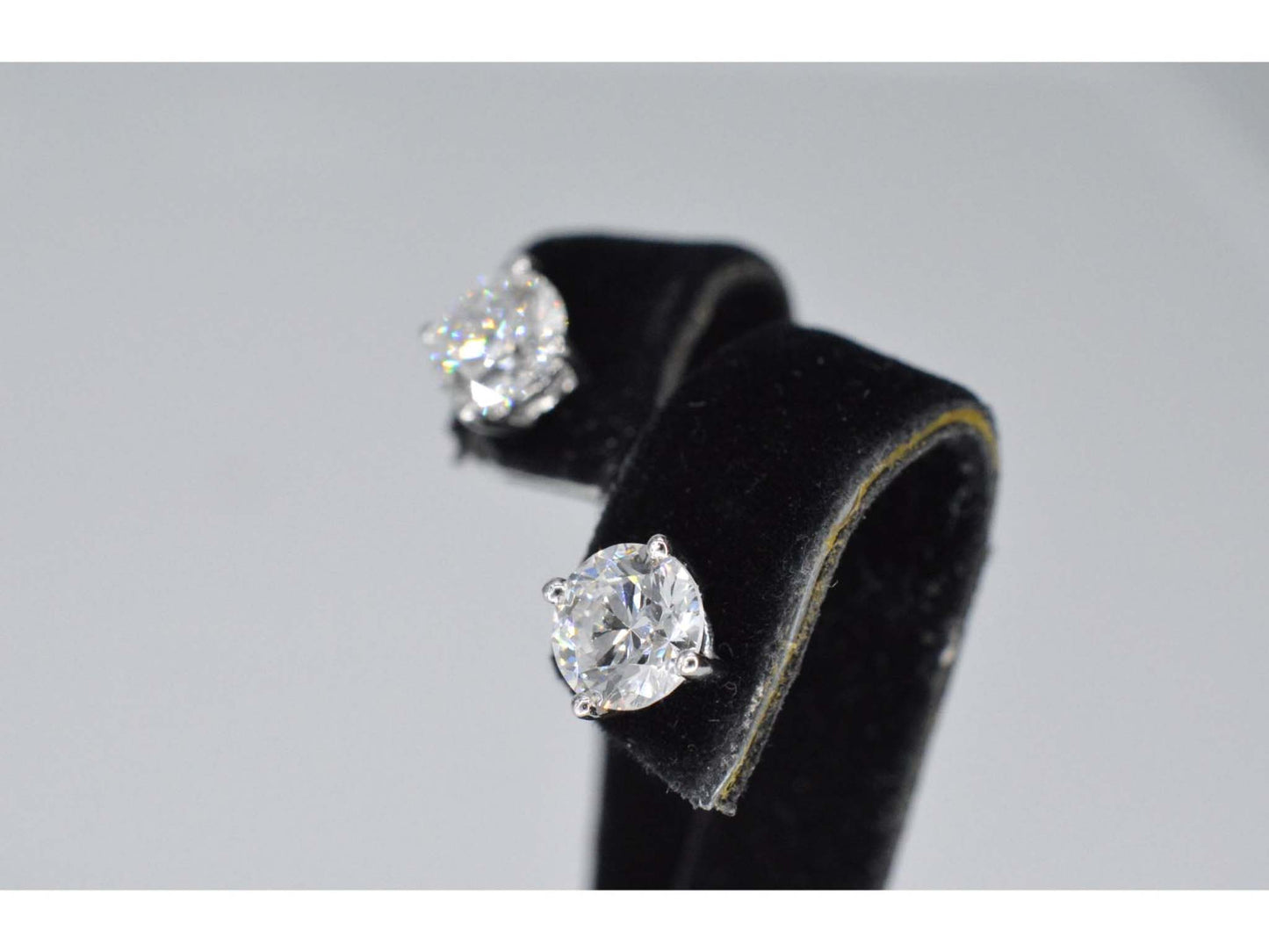 Schitterende diamanten oorbellen van 2.00 carat met GIA Certificaat