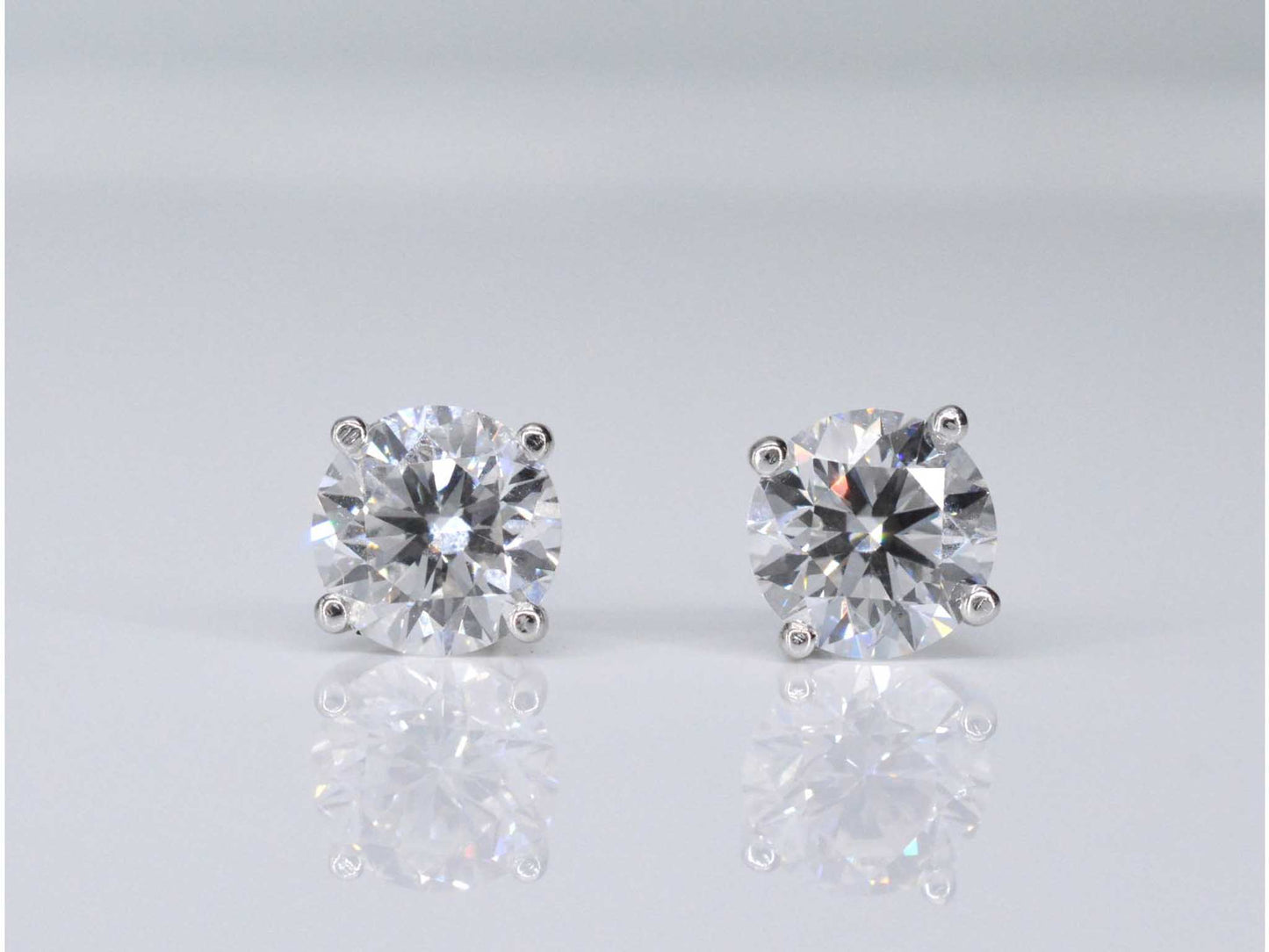Schitterende diamanten oorbellen van 2.00 carat met GIA Certificaat