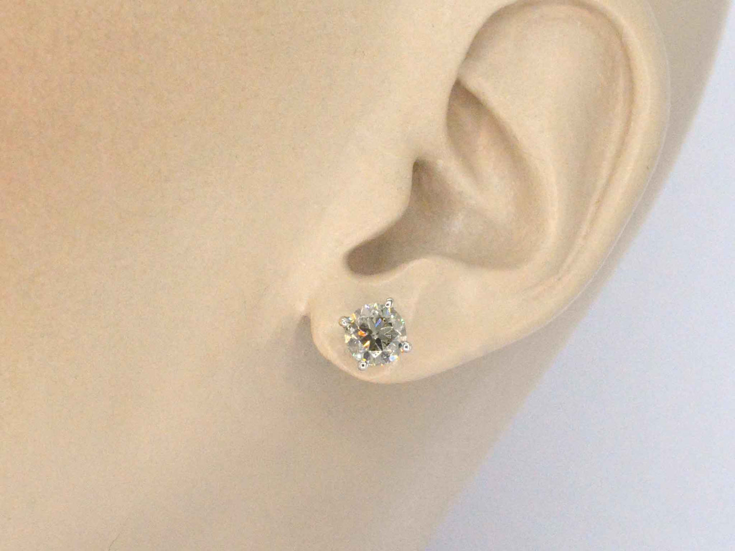 Gouden solitair oorbellen met champagne diamant 2.10 carat