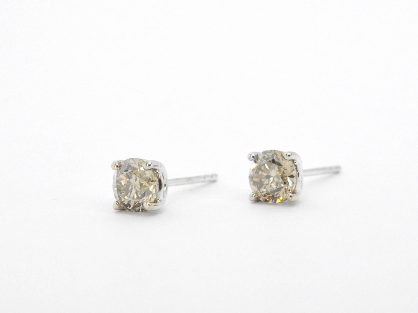 Gouden solitair oorbellen met champagne diamant 2.10 carat