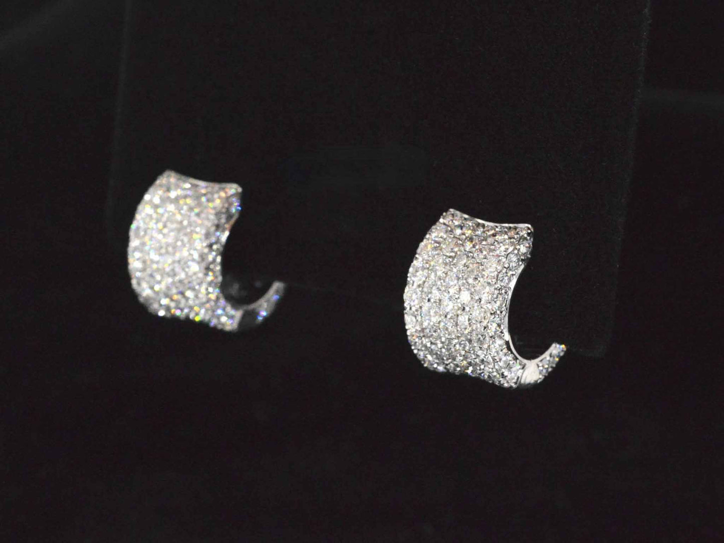 Witgouden oorbellen met diamanten 6100-2