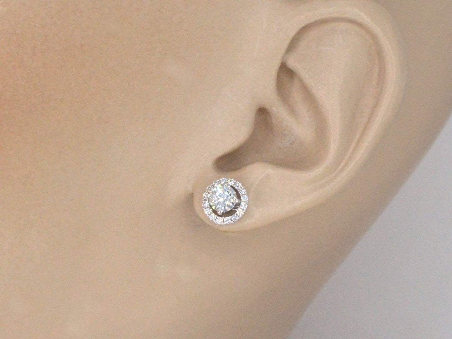 Witgouden oorbellen met briljant geslepen diamanten 1.00 carat