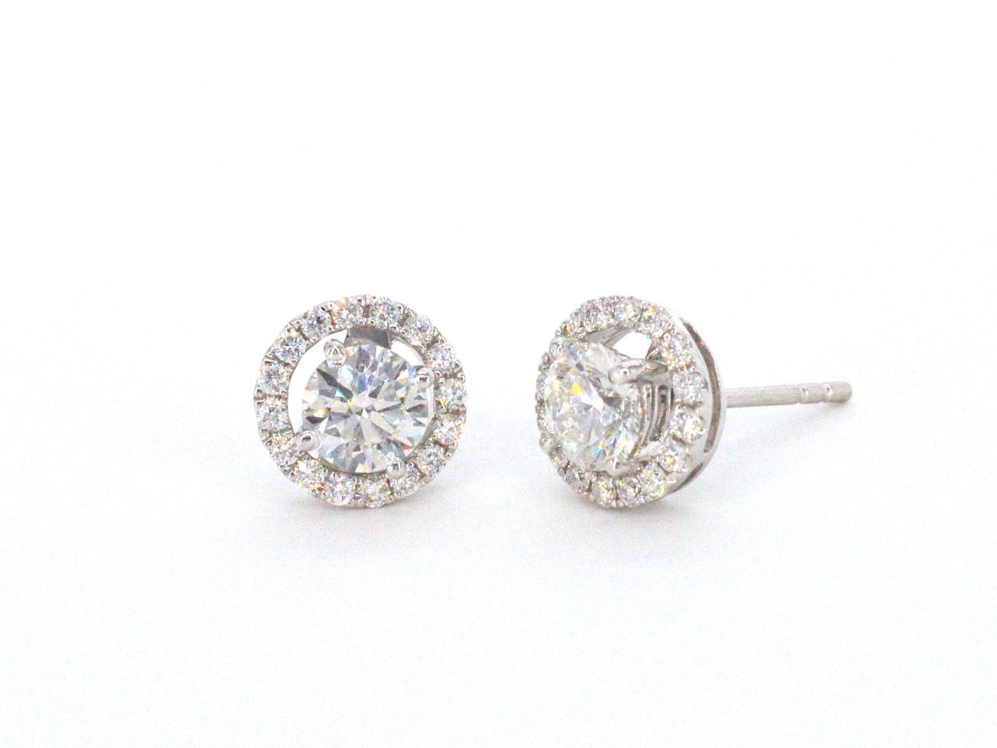 Witgouden oorbellen met briljant geslepen diamanten 1.00 carat