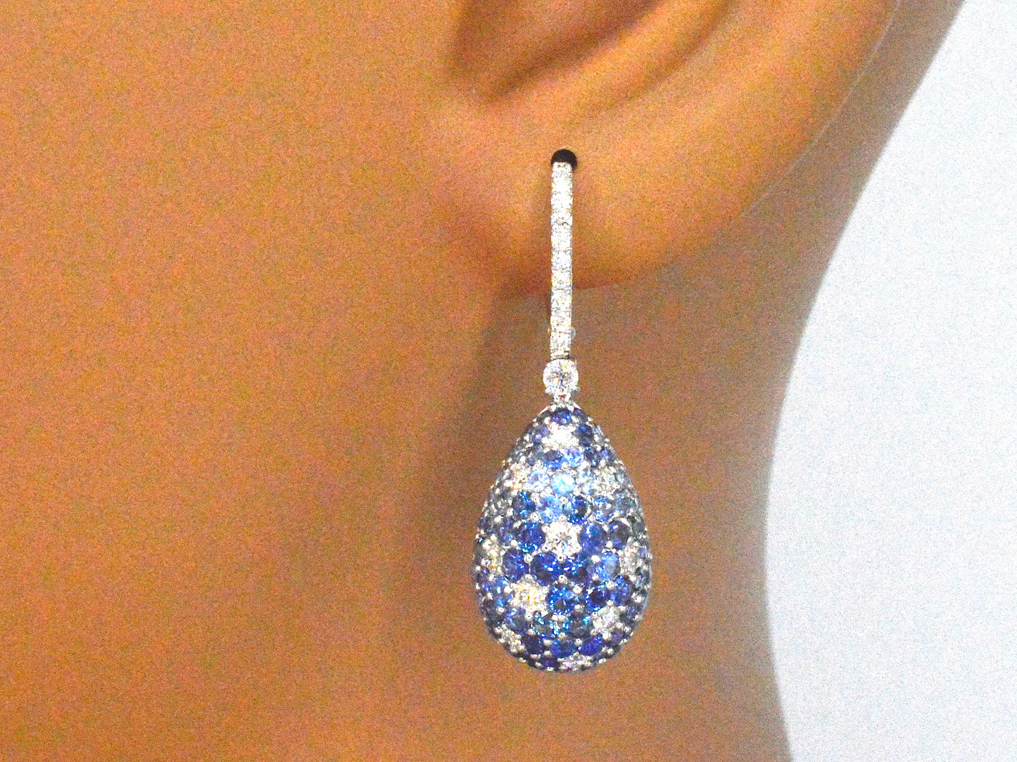 Oorhangers van 18 carats goud met diamanten van hoge kwaliteit en blauwe saffieren