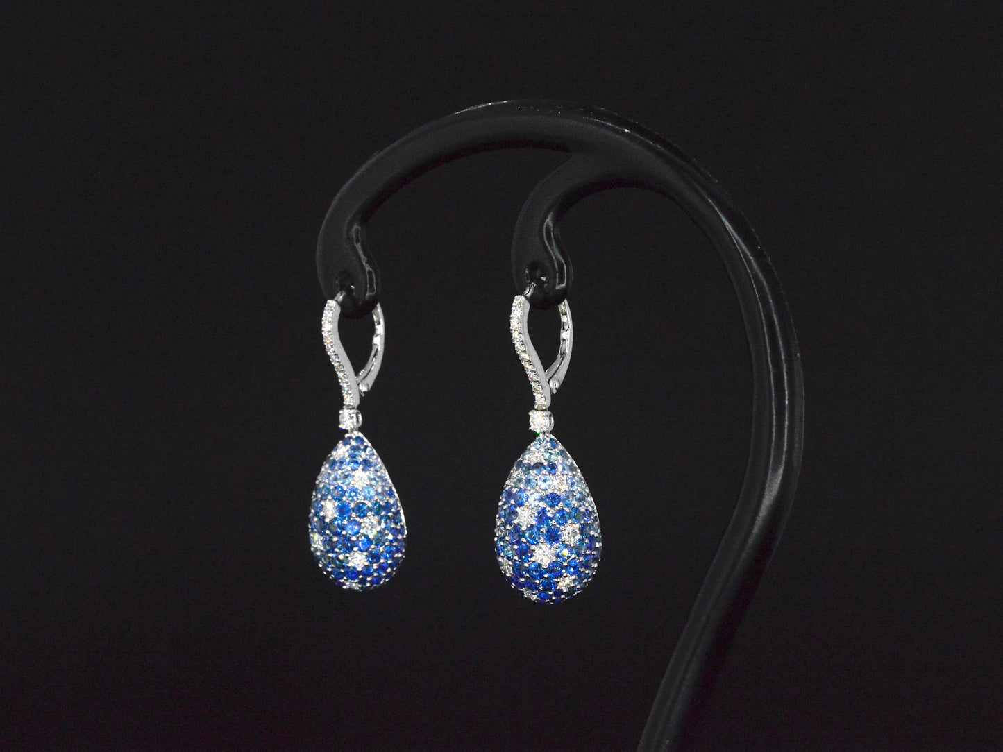 Oorhangers van 18 carats goud met diamanten van hoge kwaliteit en blauwe saffieren