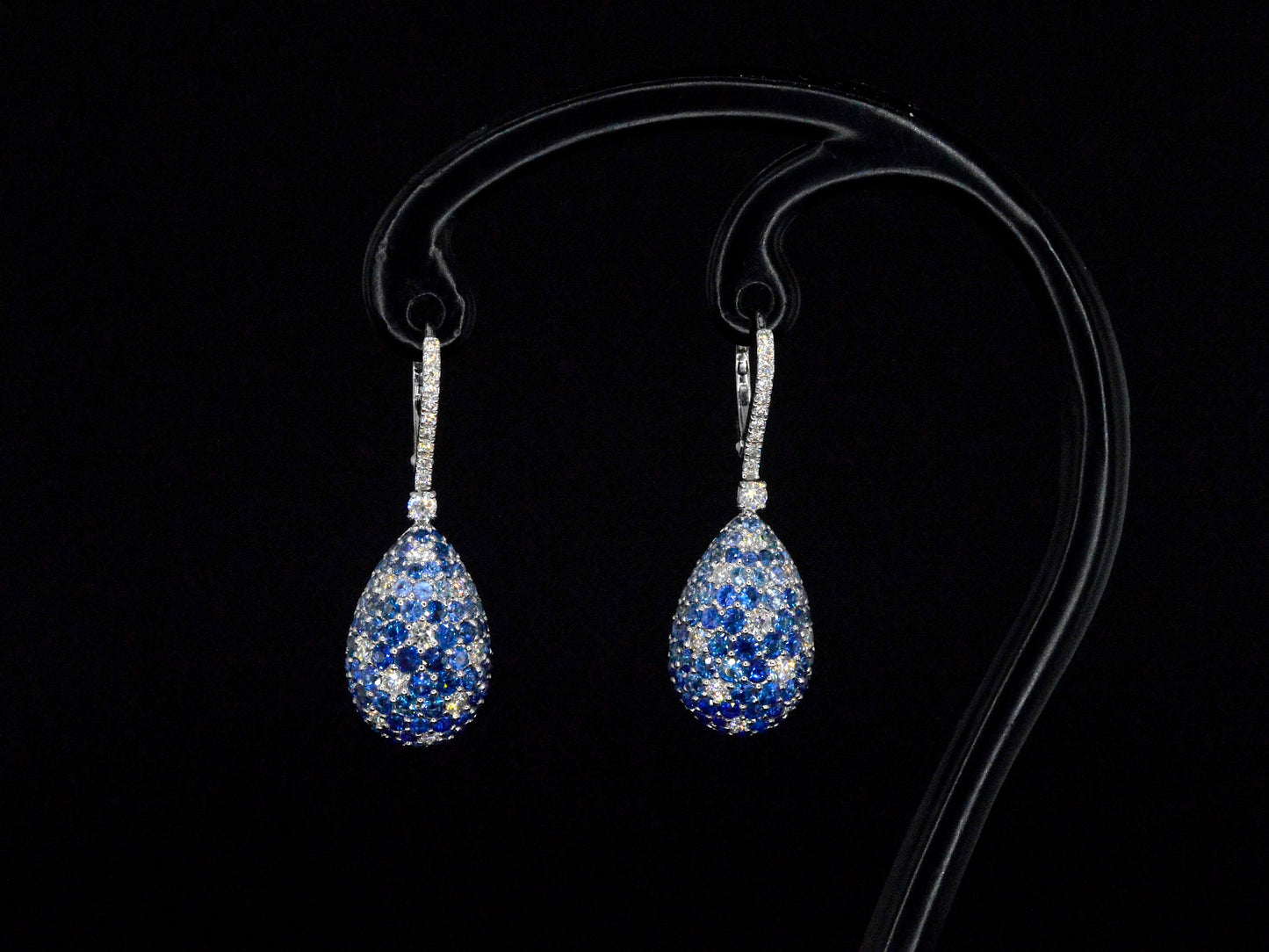 Oorhangers van 18 carats goud met diamanten van hoge kwaliteit en blauwe saffieren