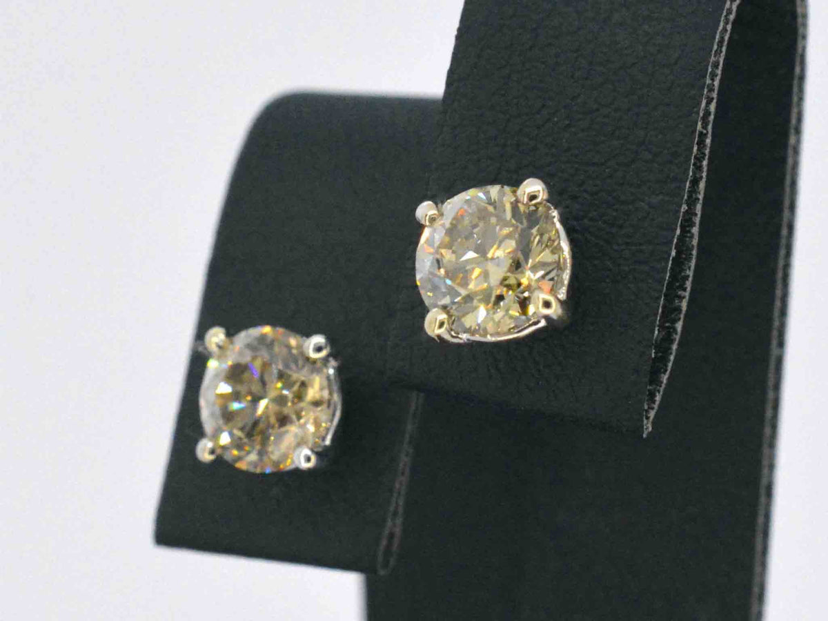 Witgouden solitair oorbellen met champagne diamant 3.00 carat