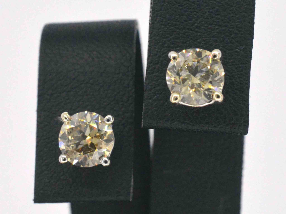 Witgouden solitair oorbellen met champagne diamant 3.00 carat