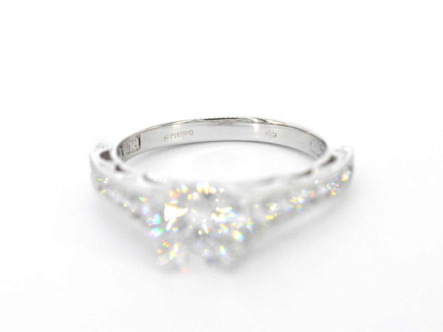 Platina ring met briljant geslepen diamanten