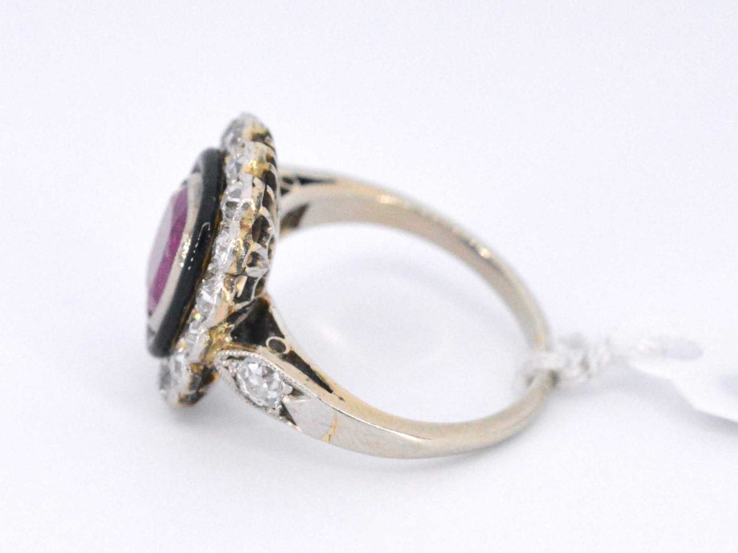 Art deco ring met diamanten en robijn