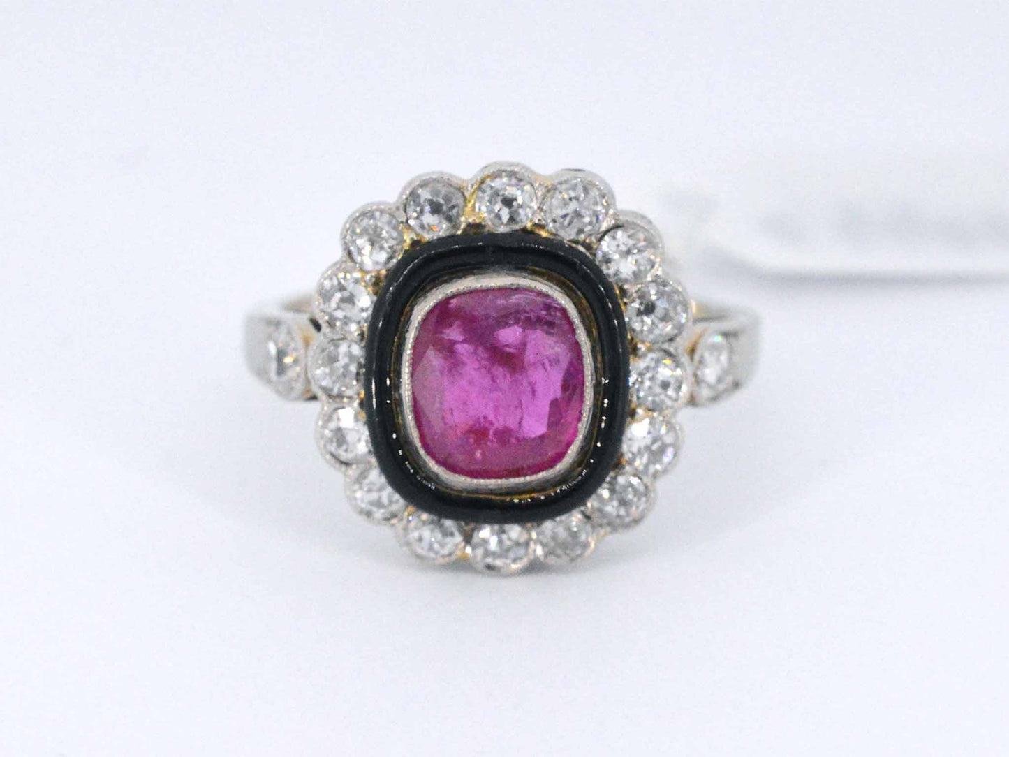 Art deco ring met diamanten en robijn