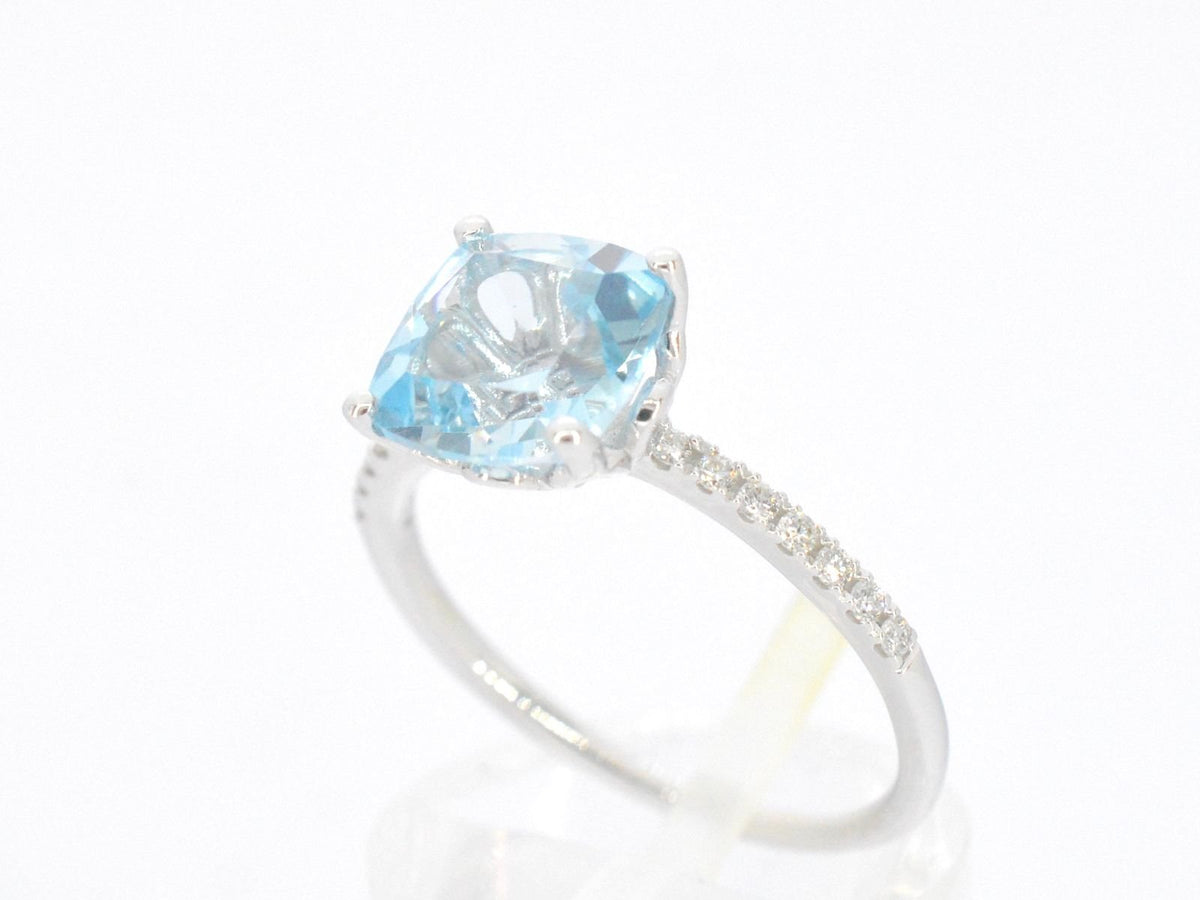 Witgouden ring met diamanten en topaas
