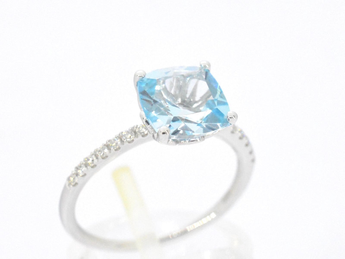 Witgouden ring met diamanten en topaas