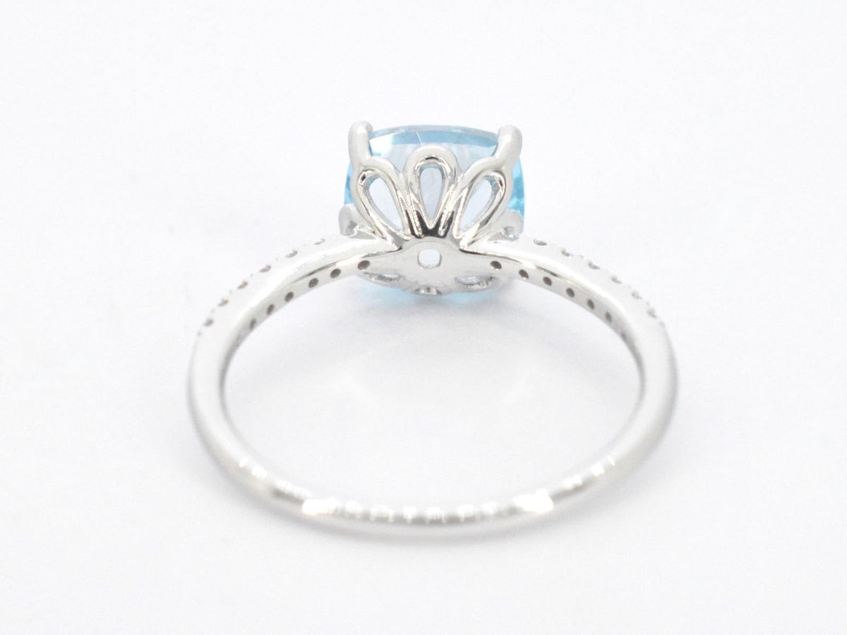 Witgouden ring met diamanten en topaas