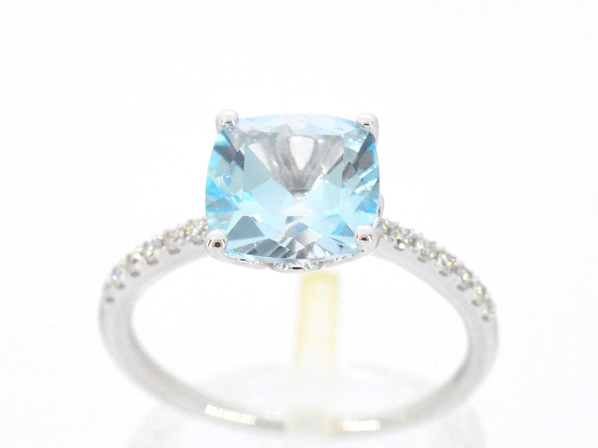 Witgouden ring met diamanten en topaas