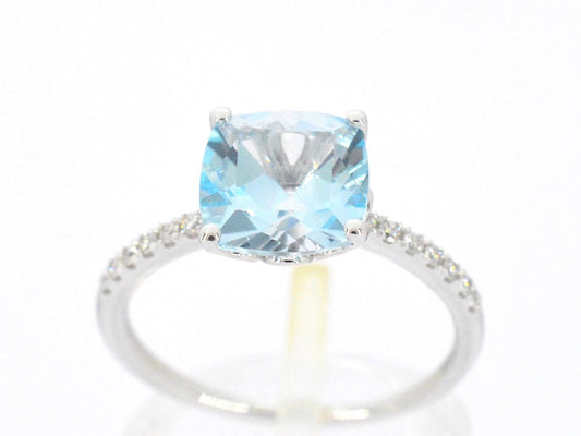 Witgouden ring met diamanten en topaas