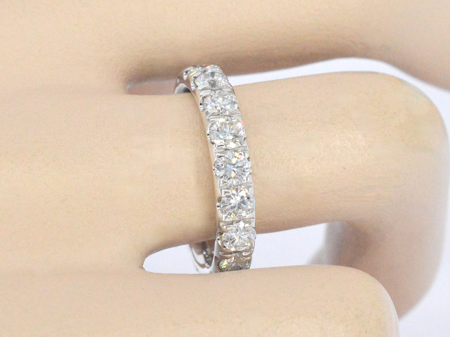 Witgouden alliance ring met diamanten
