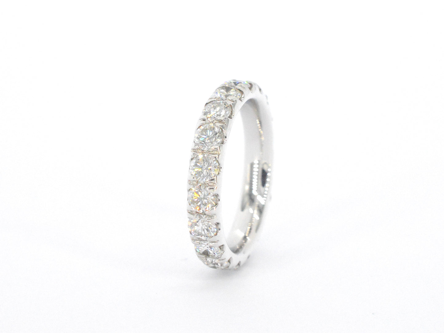 Witgouden alliance ring met diamanten