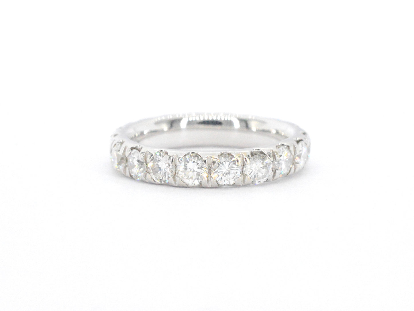Witgouden alliance ring met diamanten