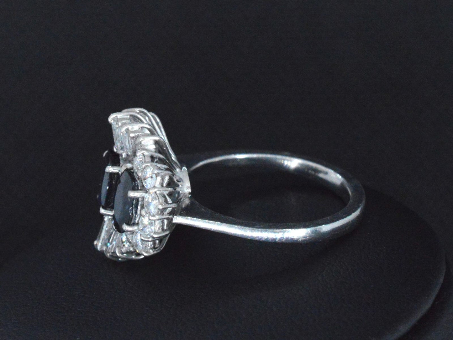 Gouden ring met diamanten en saffieren