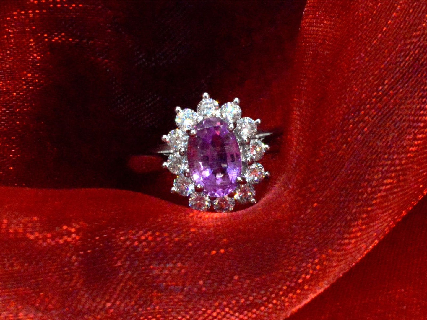 Witgouden ring met diamanten en 1.50 carat pink sapphire