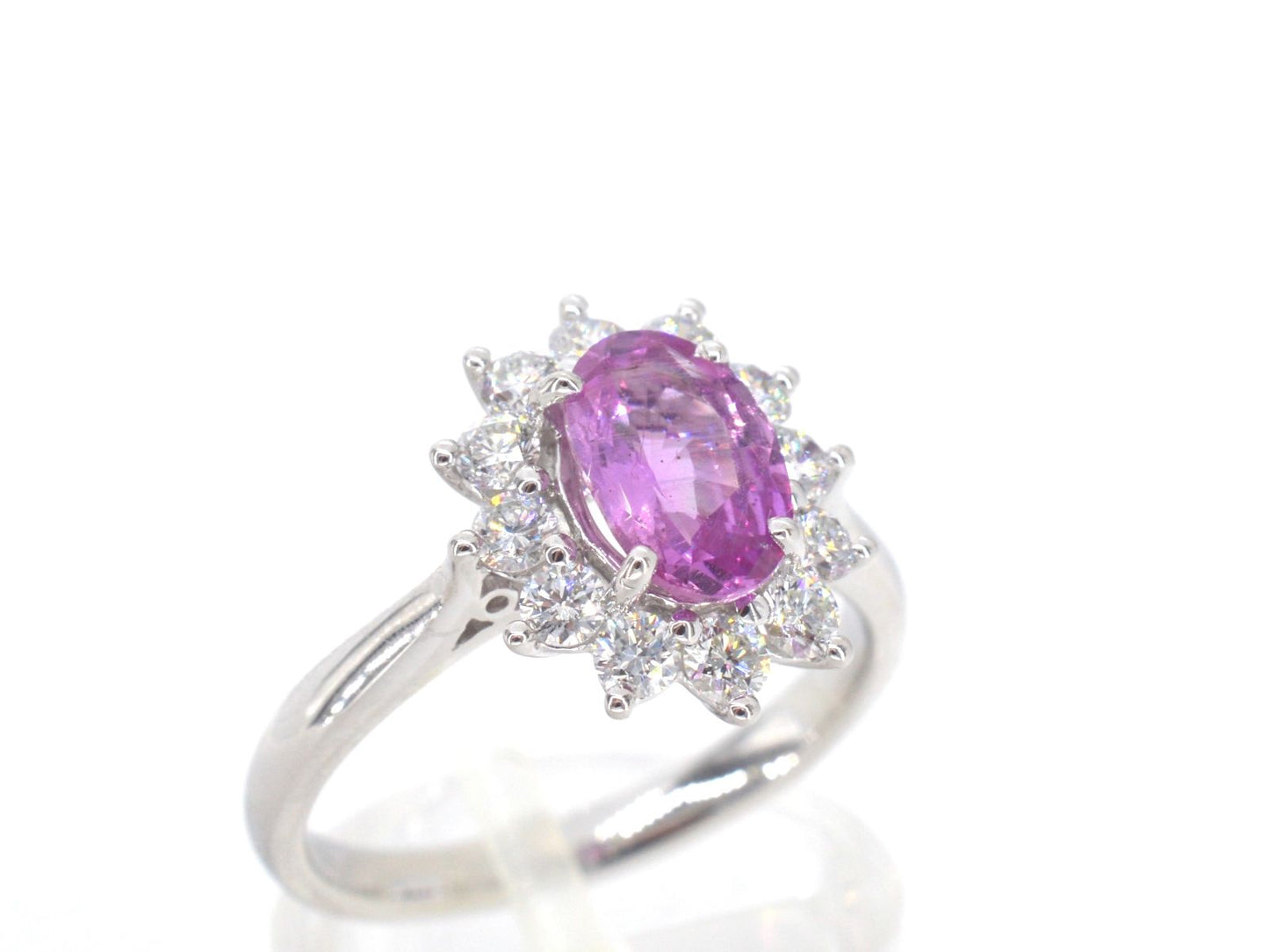 Witgouden ring met diamanten en 1.50 carat pink sapphire