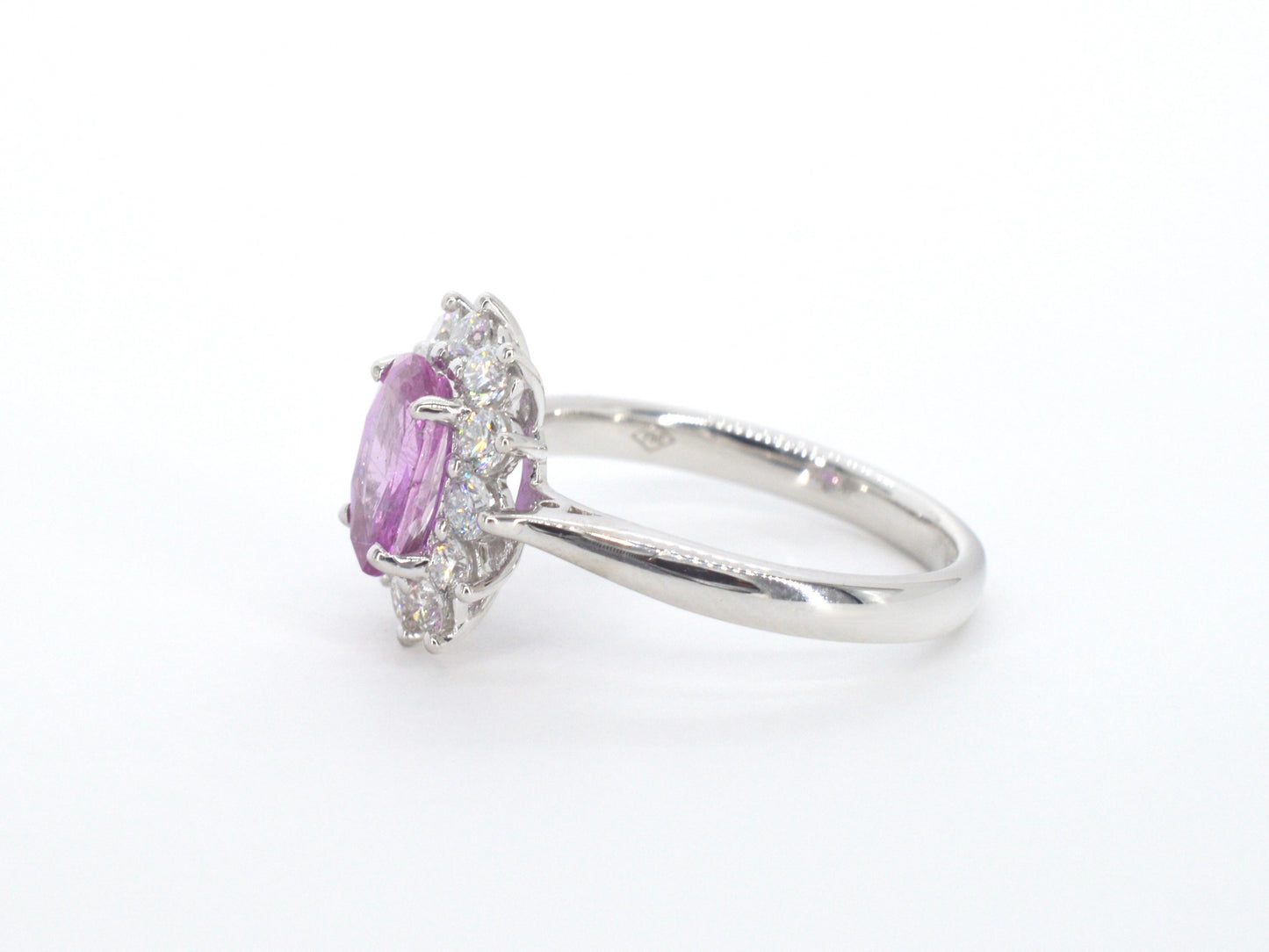 Witgouden ring met diamanten en 1.50 carat pink sapphire