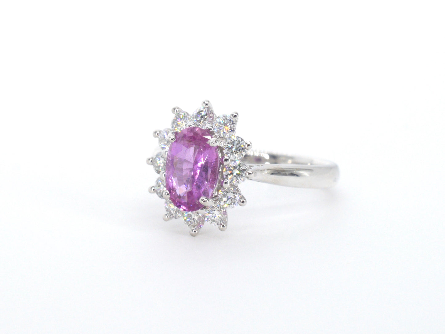 Witgouden ring met diamanten en 1.50 carat pink sapphire